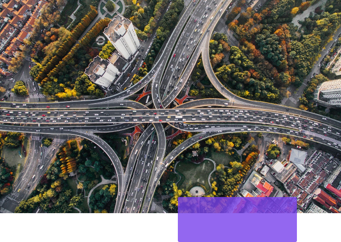 Cruce de carreteras fotografiadas a vista de pájaro